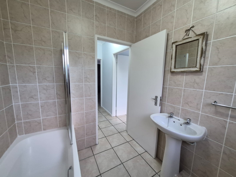 To Let 2 Bedroom Property for Rent in Sonstraal Heights Western Cape